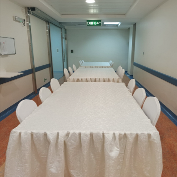 طاولات وكراسي للإيجار في الرياض - تاجير كراسي وطاولات - تأجير أثاث فاخر للفعاليات- تاجير طاولات وكراسي الرياض Tables and Chairs for Rent in Riyadh 2026